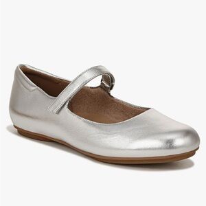 Naturalizer Metallic Silver Loafers ( no box)